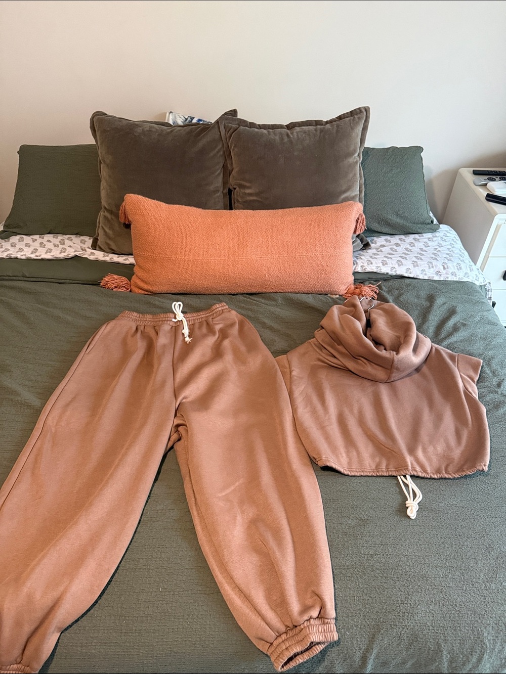 Cropped Hooded Sweatshirt & High-Waist Joggers Set in Dusty Rose